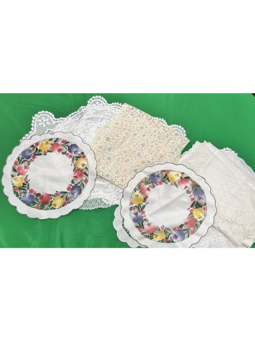 Lot of 19 Vintage Lace Doilies~ Runners, Table Toppers, & More 🤍
